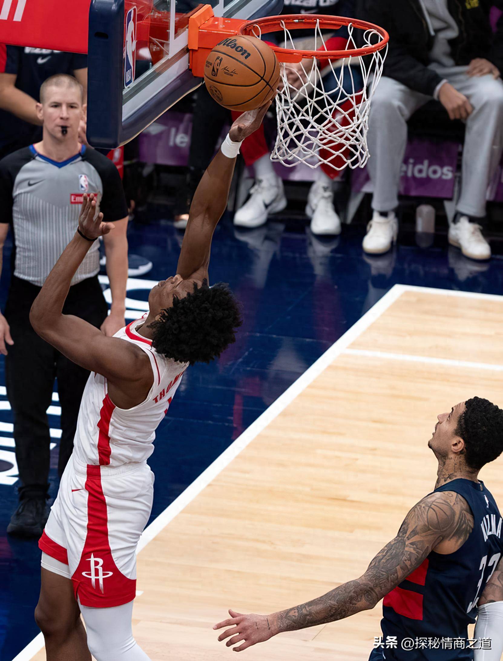 火箭绝杀时刻，刷新队史纪录点燃赛场，快船迎来胜利！