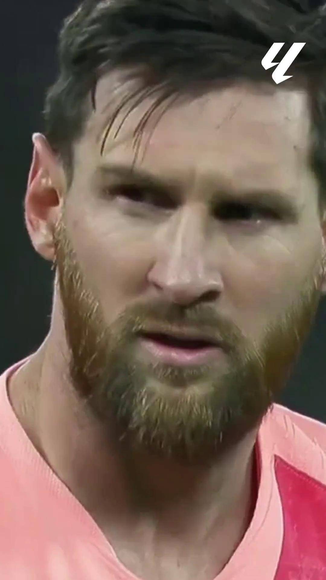 梅西在巴塞罗那比赛中败北，战术调整引发热议！观众掌声雷动的简单介绍